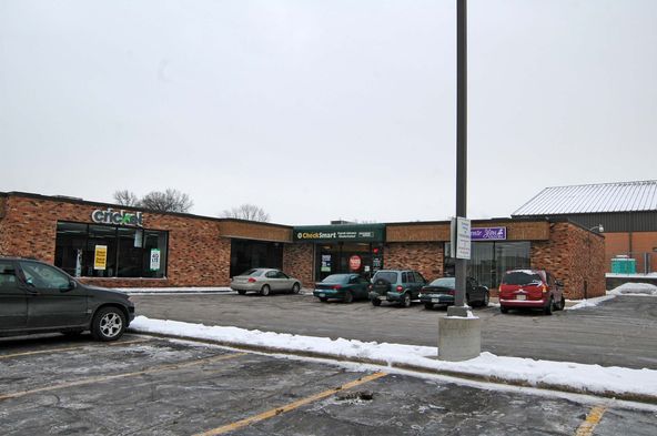 College Square - Suite 713: 921 West McKinley Avenue, Mishawaka, IN 46545